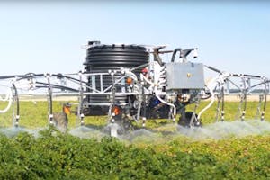 De autonome irrigatierobot Oscar van fabrikant Osiris Agriculture beregent een aardappelveld in Noord-Frankrijk tijdens groeiseizoen 2022. - Foto's: Osiris Agriculture