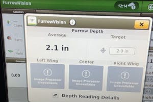 Het systeem Furrow Vision van John Deere combineert het camerabeeld met informatie over de gemeten zaaidiepte in de rijen en zet deze om in bruikbare gegevens voor de teler. - Still uit video Precision Farming Dealer