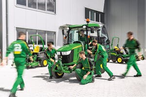 Rhenus Automotive gaat John Deere-machines assembleren in het Belgische Genk. Het gaat om machines voor tuin- en parktechniek. - Foto: John Deere