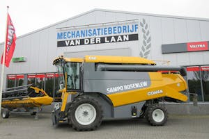 Mechanisatiebedrijf Van der Laan heeft de eerste Sampo-maaidorser verkocht. Het gaat om een Comia C12-zesschudder. - Foto's: LMB van der Laan
