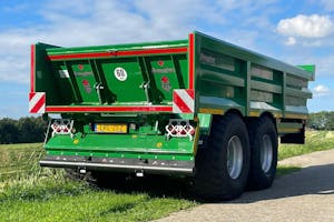 De eerste Broughan-machine in Nederland is een 20 tons dumper. Deze is inmiddels gekeurd door de RDW en voorzien van een kentekenplaat. - Foto's: Broughan