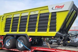 De Duitse machinefabrikant Fliegl heeft de Cargos-fabriek in het Zuid-Duitse Kirchdorf bei Haag begin maart officieel geopend. Dat gebeurde tijdens een open dag. - Foto: Fliegl